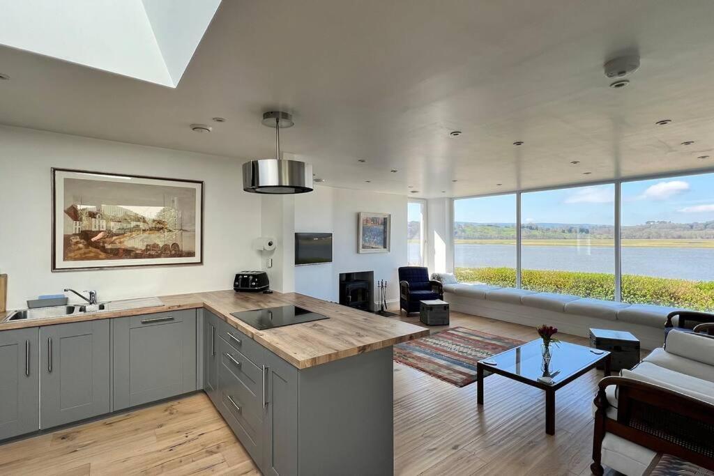 Shorepark - Waterfront Cottage With Stunning Views Dumfries Exterior photo